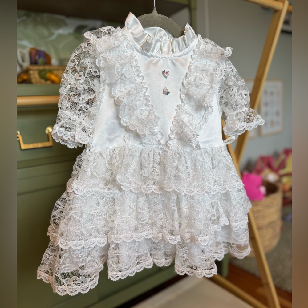 Vintage Le Maj White Lace Dress 2T – Ruffled Satin & Lace, Excellent Condition